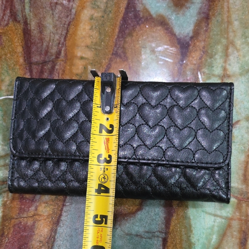 Black Quilted Heart Vegan Leather Trifold Wallet Nwt - Picture 3 of 7